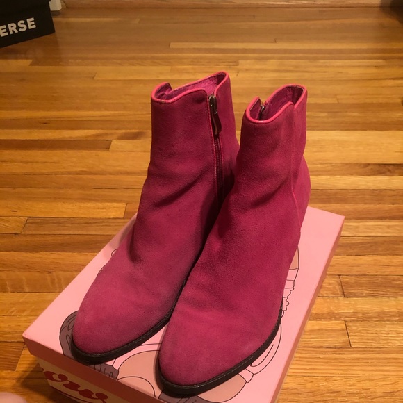 Pink suede ankle booties - Picture 1 of 4